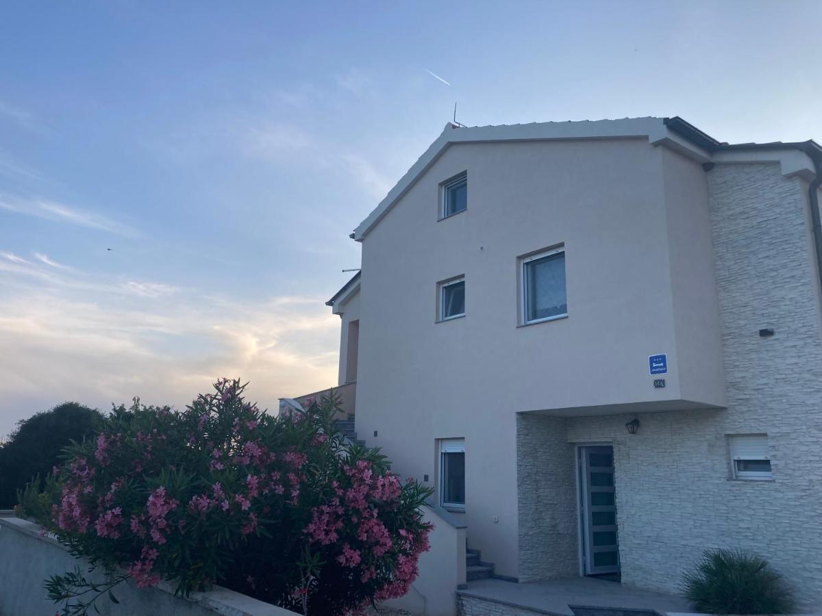 Apartman Hmelina Vrsi Dış mekan fotoğraf